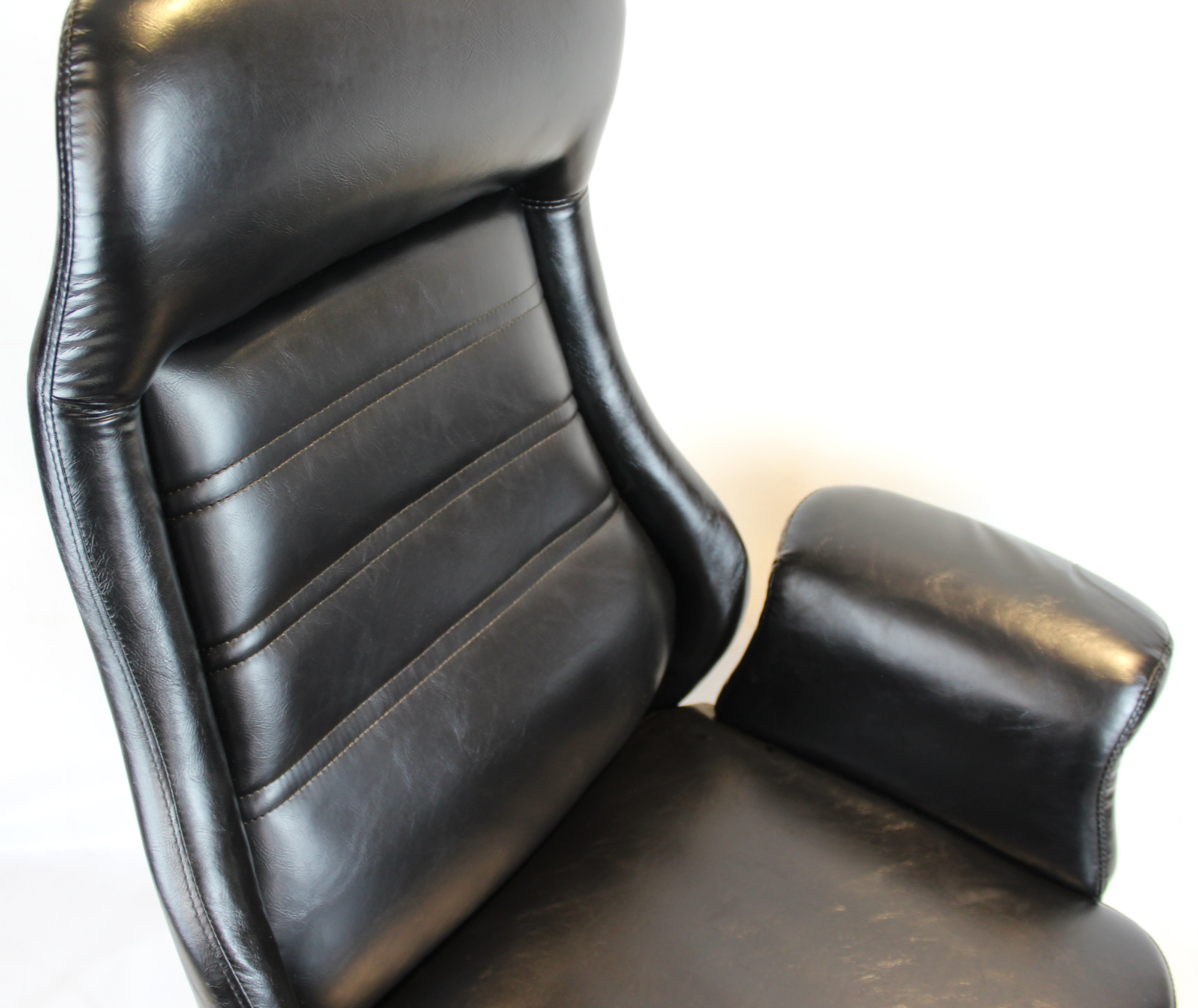 Black Leather Executive Office Chair - DH-090